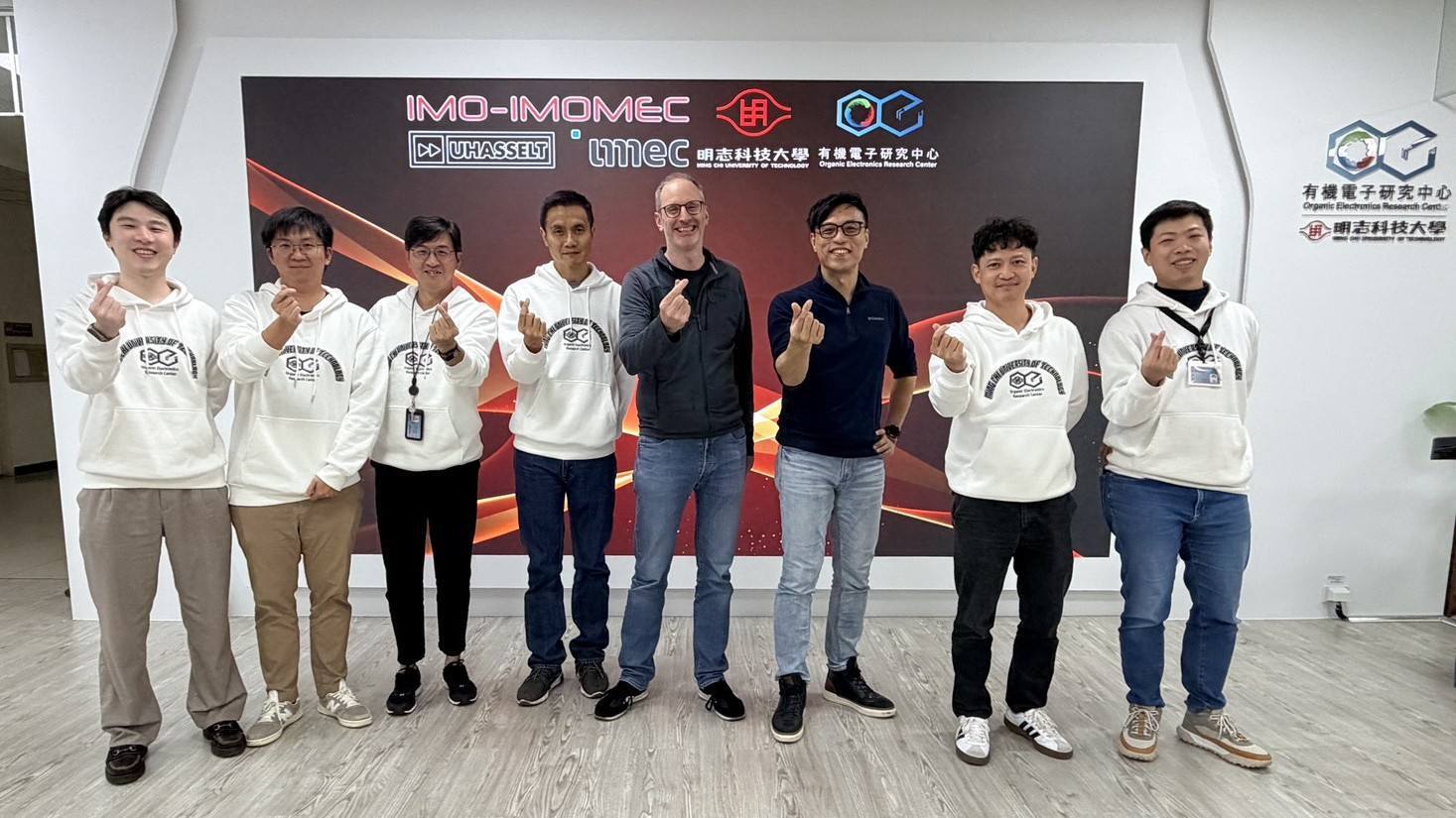 【Exchange&Visit】2026/01/06 We warmly welcome Professor Koen Vandewal from the Hasselt University to our Organic Electronics Research Center for a lecture and academic exchange.Image