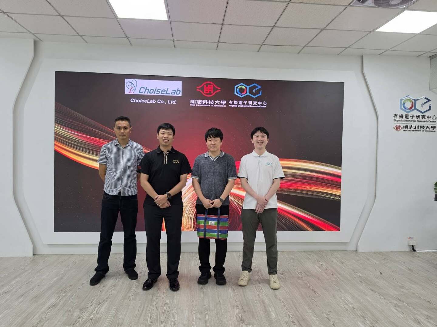 【參訪交流】2026/09/04 誠摯歡迎 Choislab Co., Ltd. 執行長 Dr. Kwang Hoon Choi 蒞臨明志科技大學有機電子研究中心參訪交流。圖片